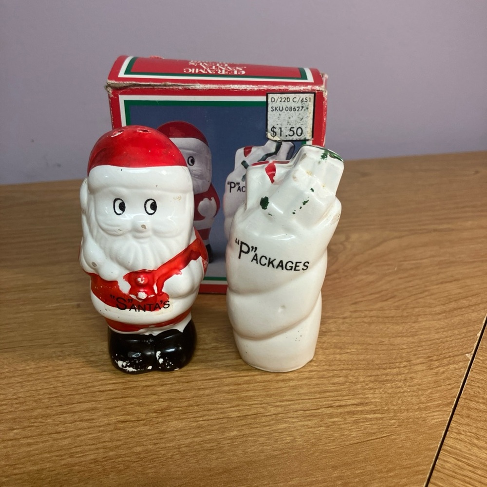 Santa and Gift Salt and Pepper Set Christmas vintage 70s Woolworth